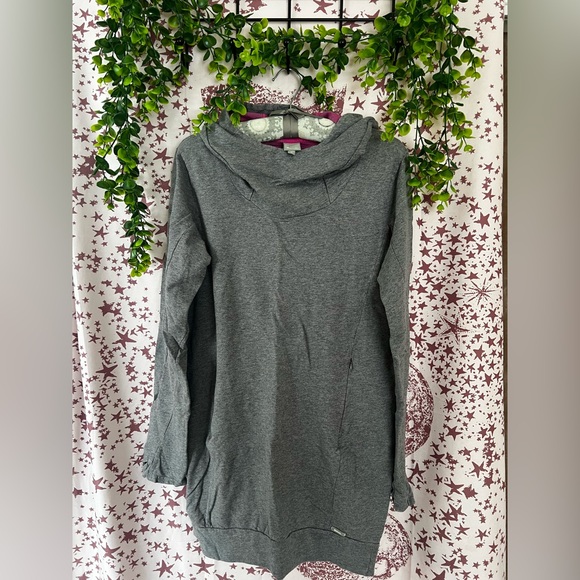 Bench Sweaters - Bench Gray Sweatshirt with Magenta Interior